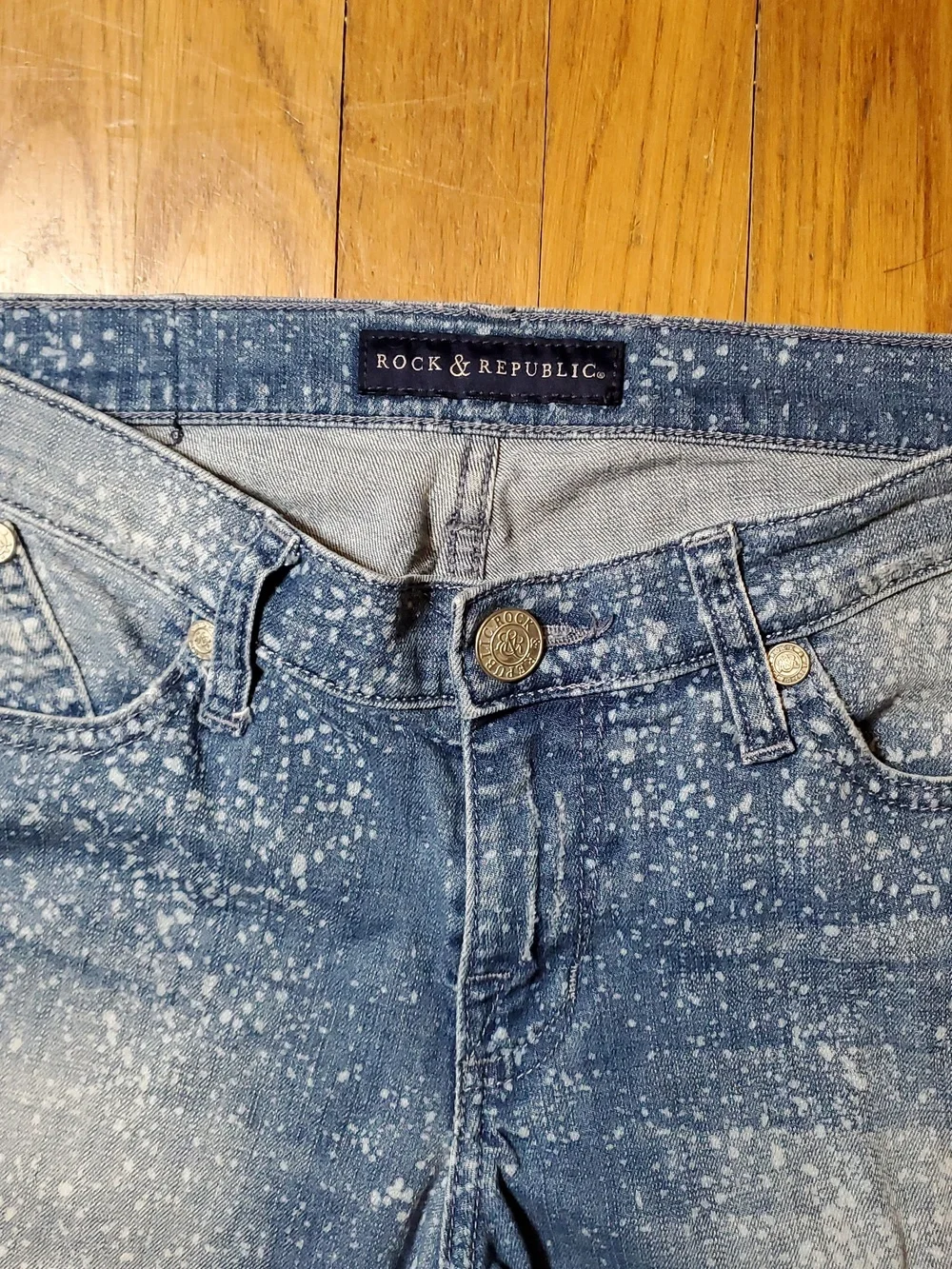 Rock & Republic Blue Skinny Jeans with White Paint-Splatter